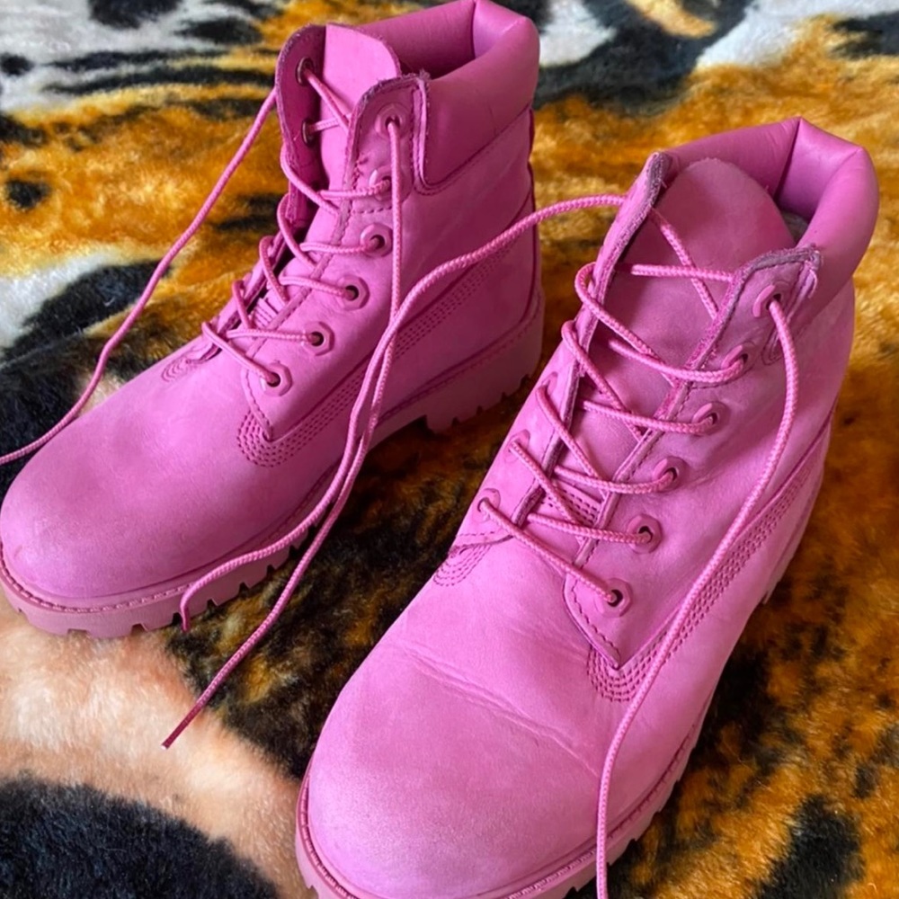 Pink Timberlands W7-7.5 Y5.5
